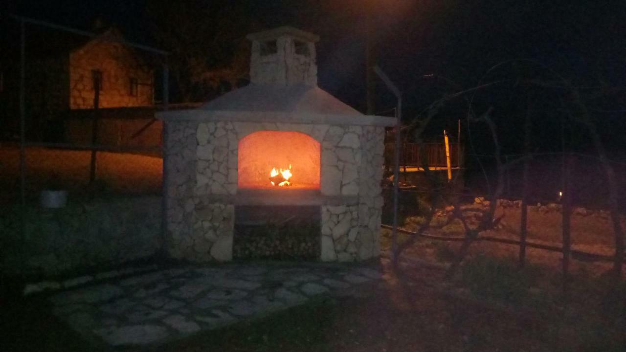 Holiday Home Marija Vrlika ภายนอก รูปภาพ