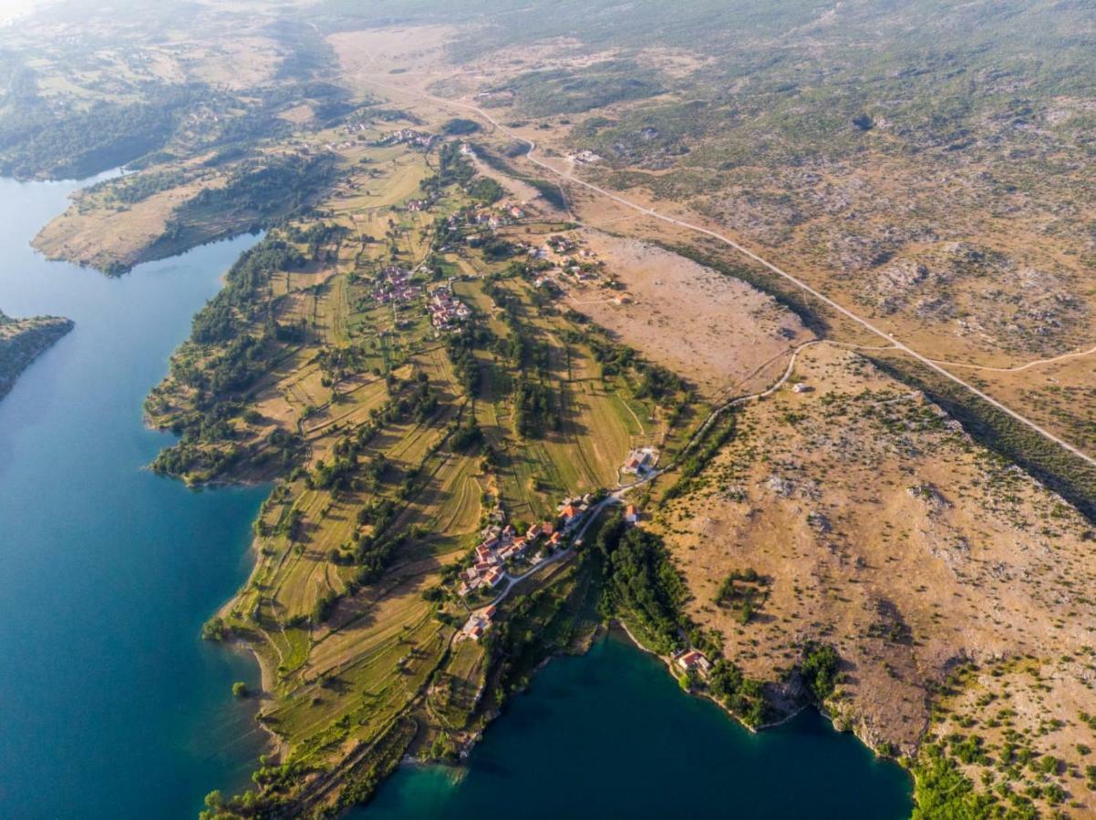 Holiday Home Marija Vrlika ภายนอก รูปภาพ